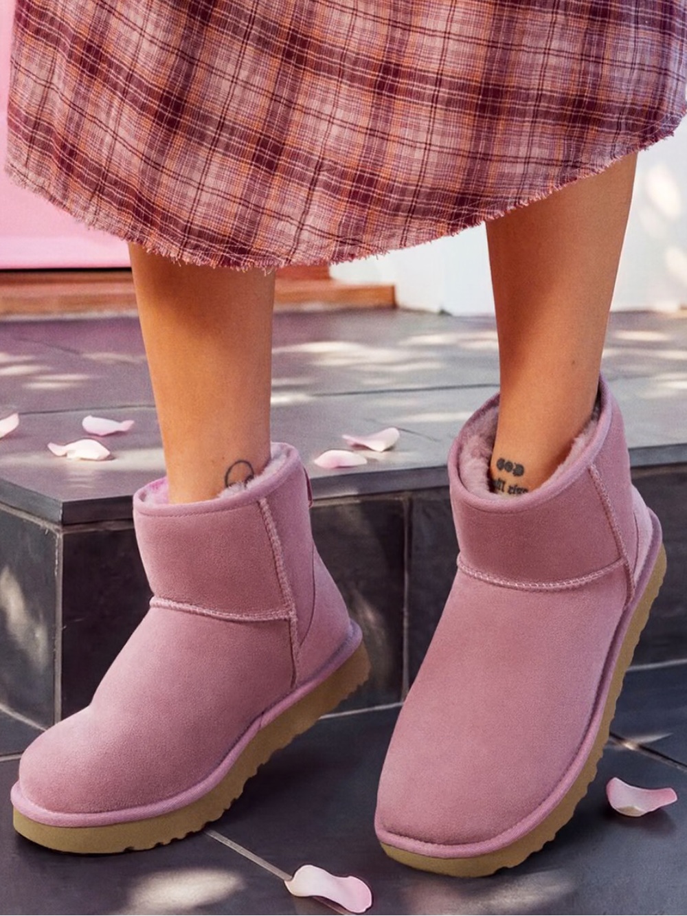 UGG Women's Classic Mini II Boot, Dusty Orchid, Size 7, Excellent condition.